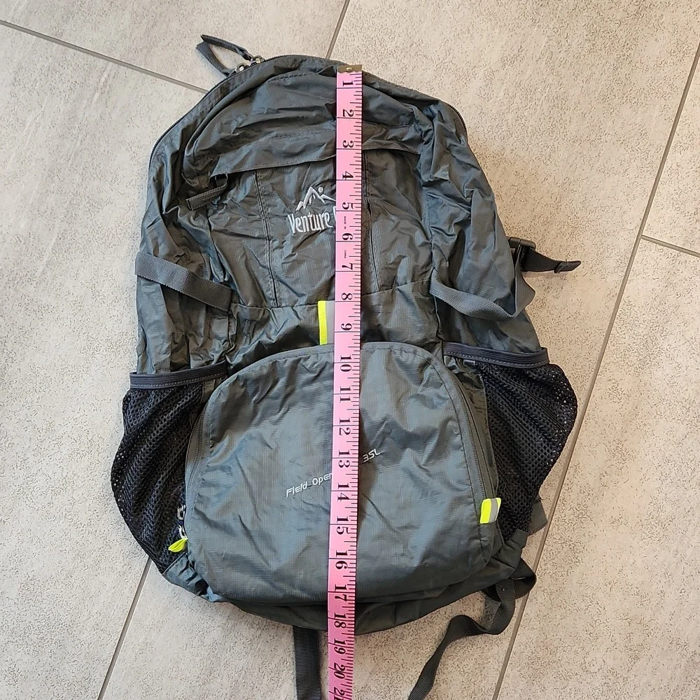 Lightweight Hiking Venture Pal Backpack for Adults